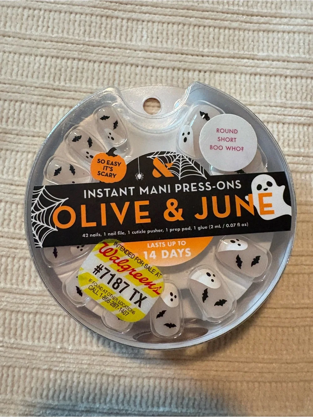 Olive & June White Ghost Instant Mani Press-Ons Boo Who Halloween Round Short